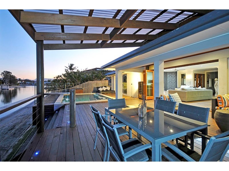 16 Dolphin Court, Palm Beach QLD 4221