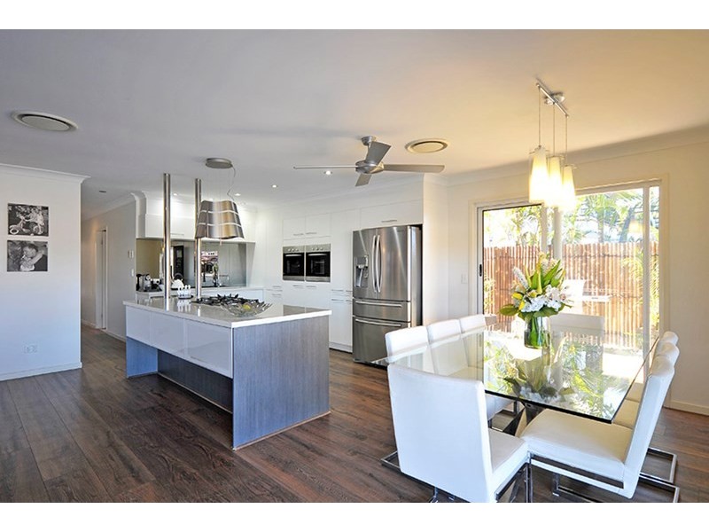 16 Dolphin Court, Palm Beach QLD 4221