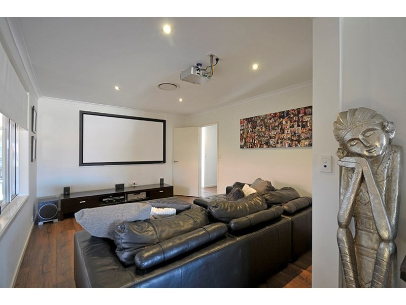 16 Dolphin Court, Palm Beach QLD 4221