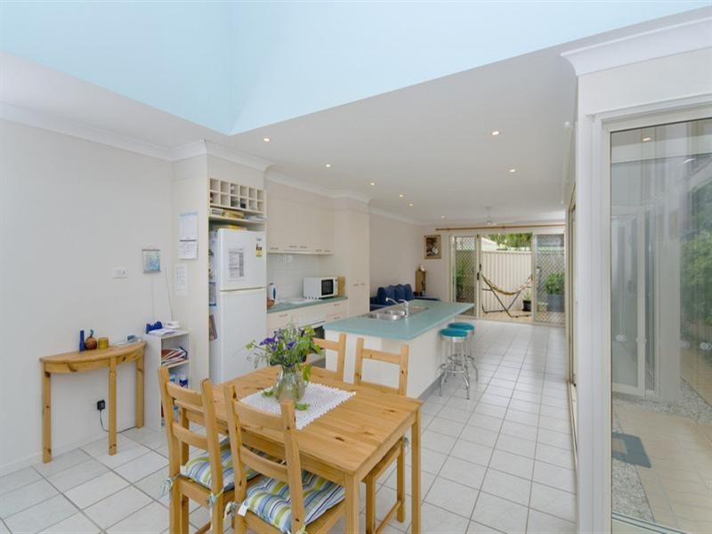 2/76 Leyte Avenue, Palm Beach QLD 4221