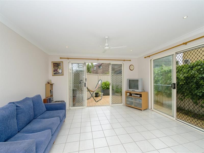 2/76 Leyte Avenue, Palm Beach QLD 4221