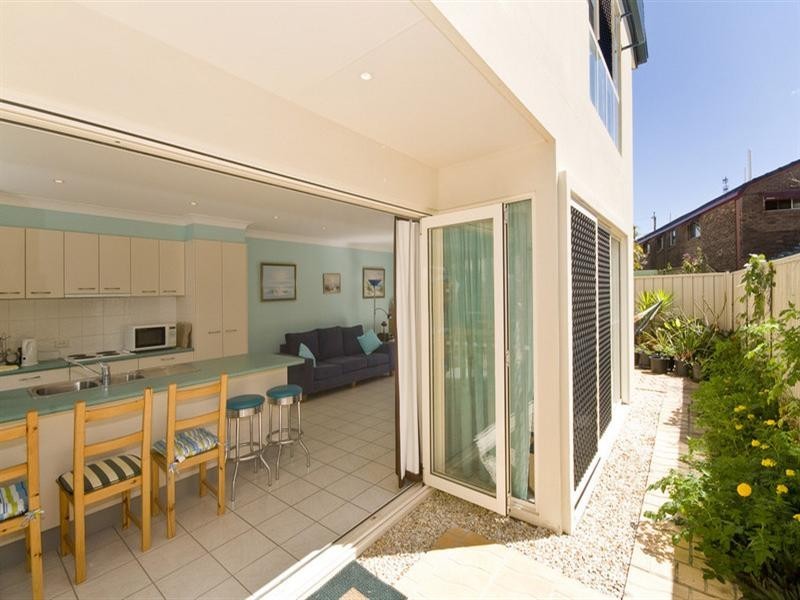 2/76 Leyte Avenue, Palm Beach QLD 4221