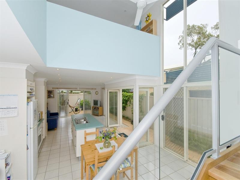 2/76 Leyte Avenue, Palm Beach QLD 4221