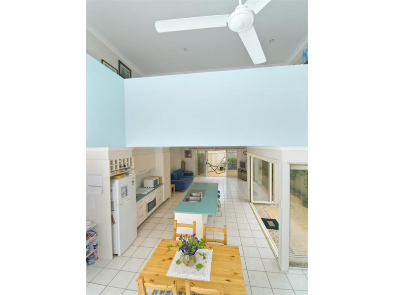 2/76 Leyte Avenue, Palm Beach QLD 4221