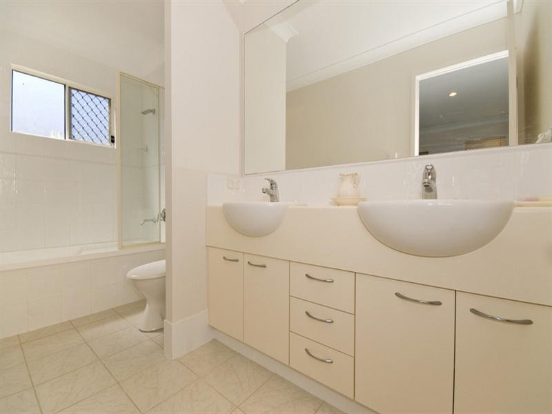 2/76 Leyte Avenue, Palm Beach QLD 4221