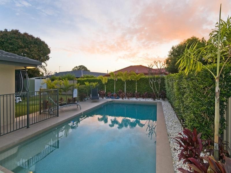 19 Curlew Crescent, Burleigh Waters QLD 4220