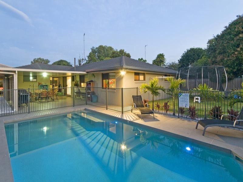 19 Curlew Crescent, Burleigh Waters QLD 4220