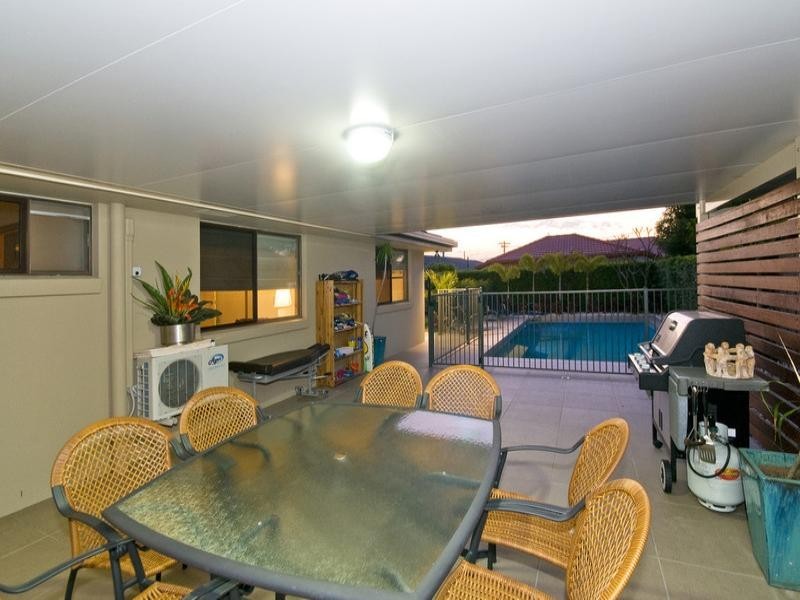 19 Curlew Crescent, Burleigh Waters QLD 4220