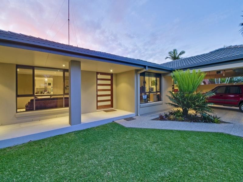19 Curlew Crescent, Burleigh Waters QLD 4220