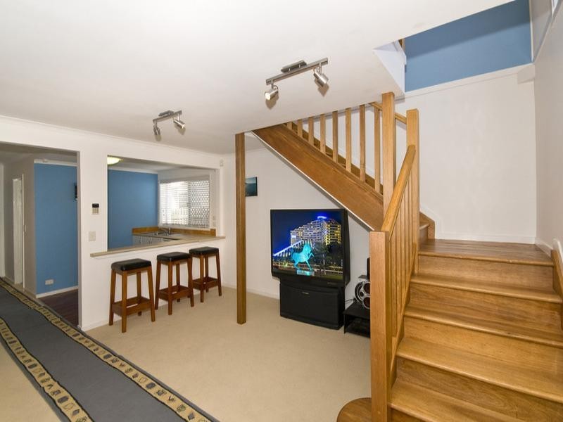 175 Jefferson Lane, Palm Beach QLD 4221
