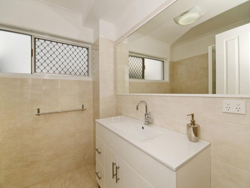 175 Jefferson Lane, Palm Beach QLD 4221
