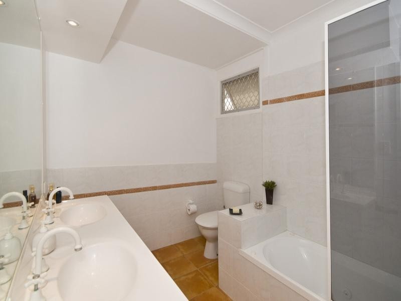 175 Jefferson Lane, Palm Beach QLD 4221