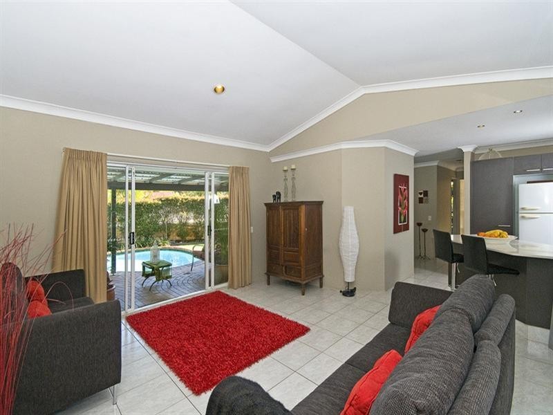 6 Kalamunda Close, Elanora QLD 4221