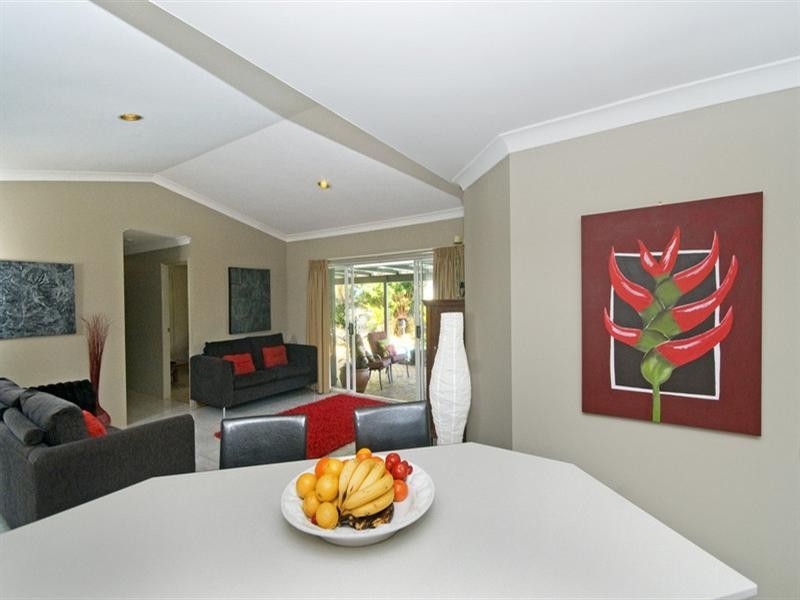 6 Kalamunda Close, Elanora QLD 4221