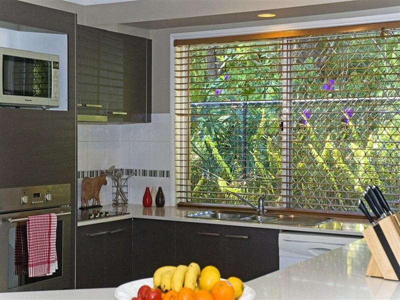 6 Kalamunda Close, Elanora QLD 4221