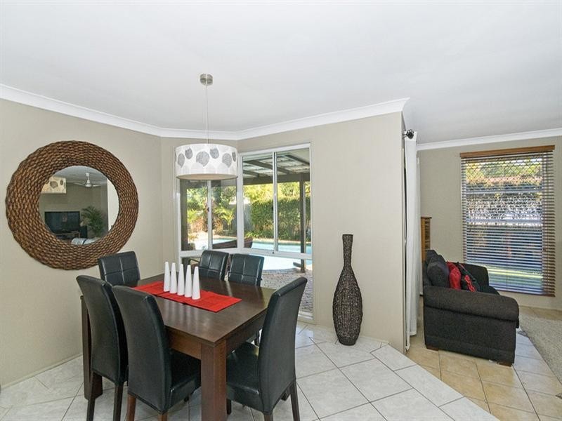 6 Kalamunda Close, Elanora QLD 4221