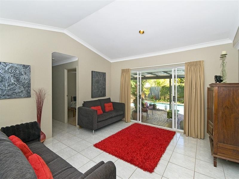 6 Kalamunda Close, Elanora QLD 4221