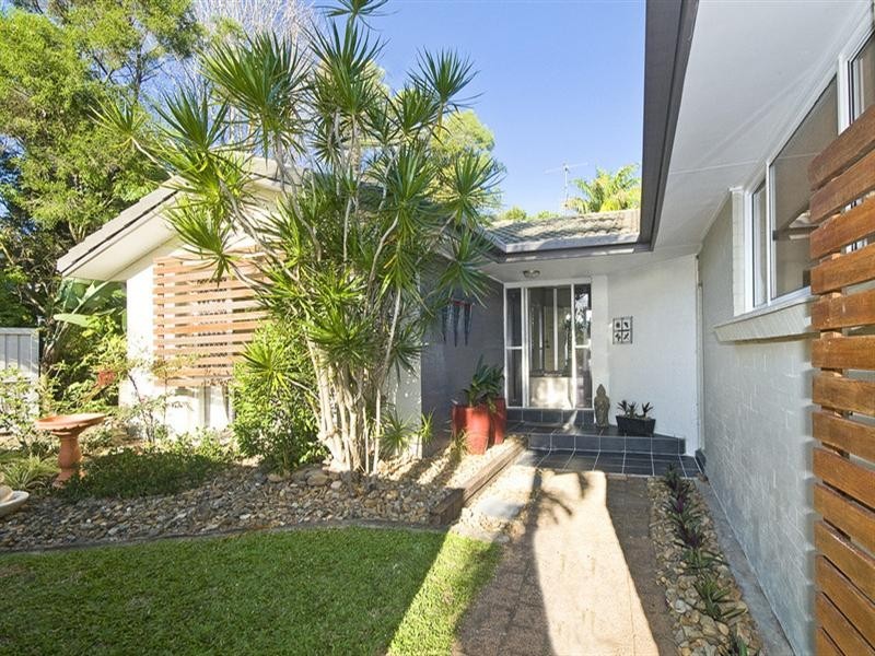 6 Kalamunda Close, Elanora QLD 4221