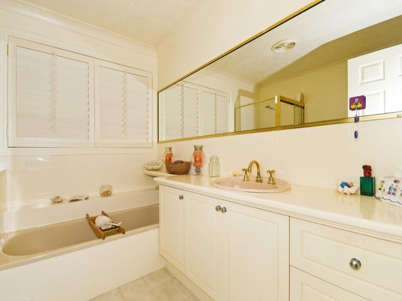43 Plaza Street, Tallebudgera Valley QLD 4228