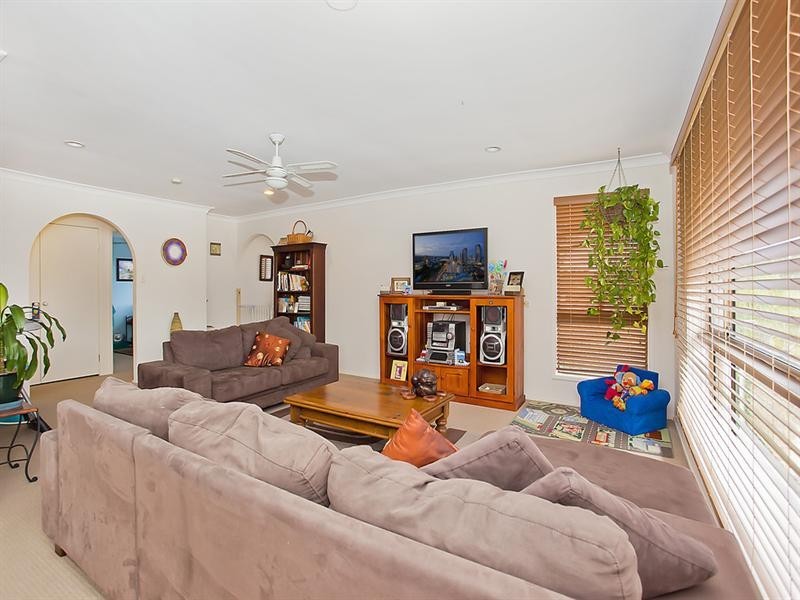 183 K P McGrath Drive, Elanora QLD 4221