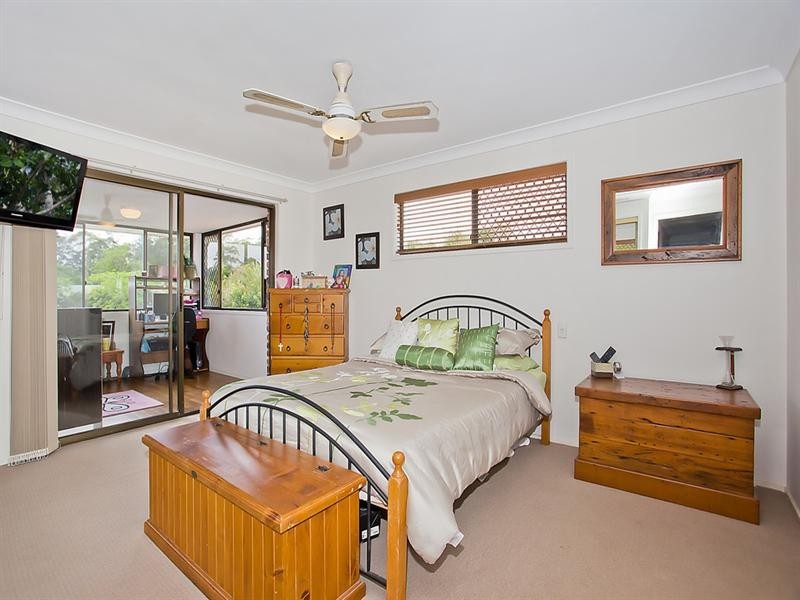 183 K P McGrath Drive, Elanora QLD 4221