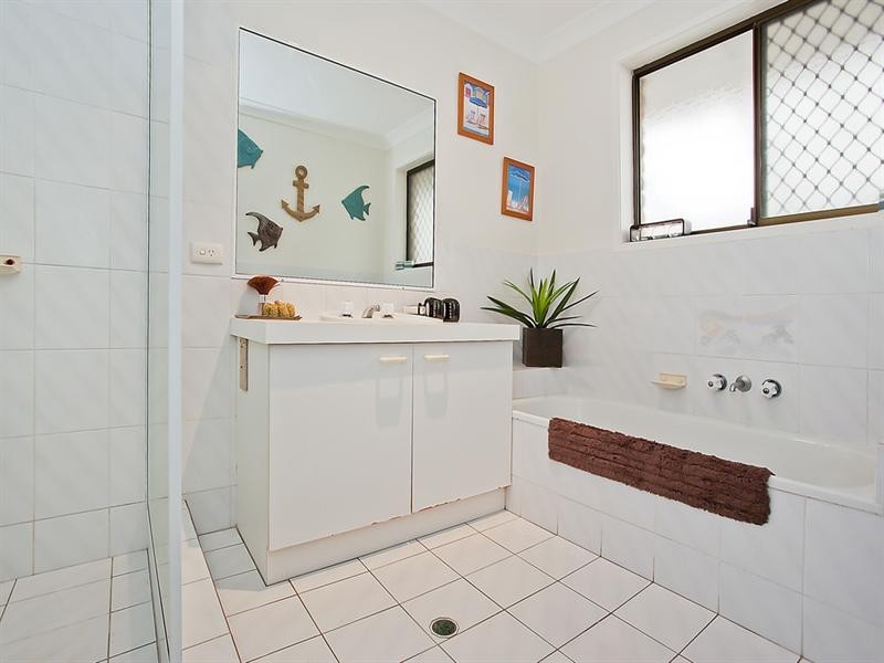 183 K P McGrath Drive, Elanora QLD 4221