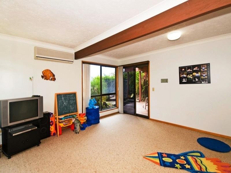 5 Bindoon Close, Elanora QLD 4221