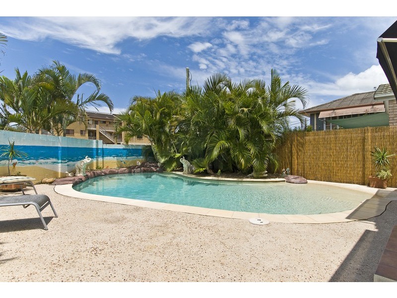 18 Fourteenth Avenue, Palm Beach QLD 4221