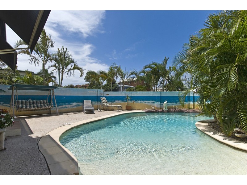 18 Fourteenth Avenue, Palm Beach QLD 4221