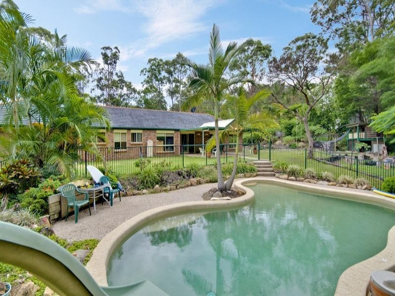 6 Cornwall Drive, Elanora QLD 4221