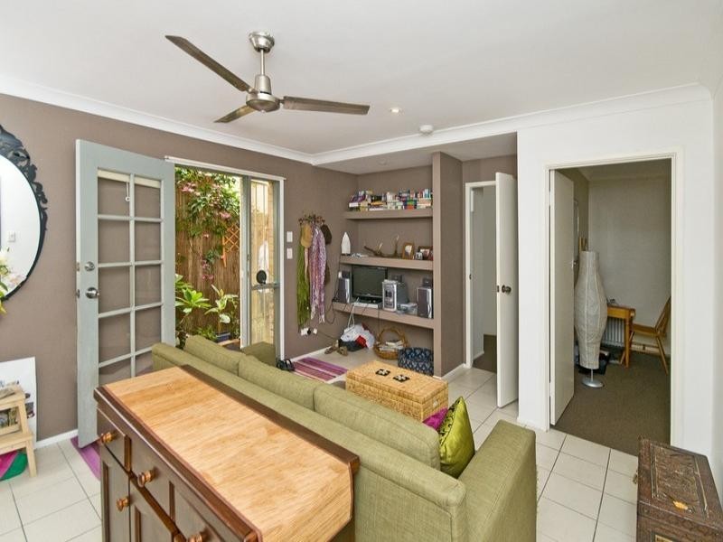 9 Eighth Avenue, Palm Beach QLD 4221