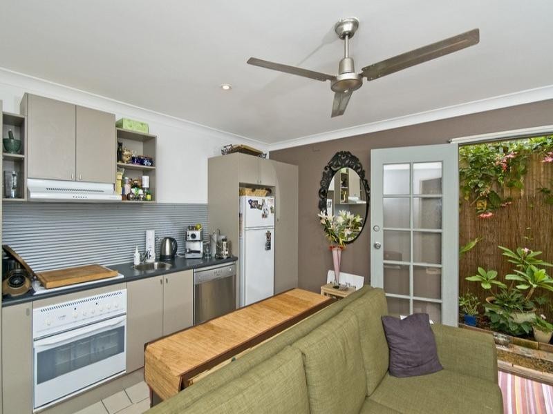 9 Eighth Avenue, Palm Beach QLD 4221