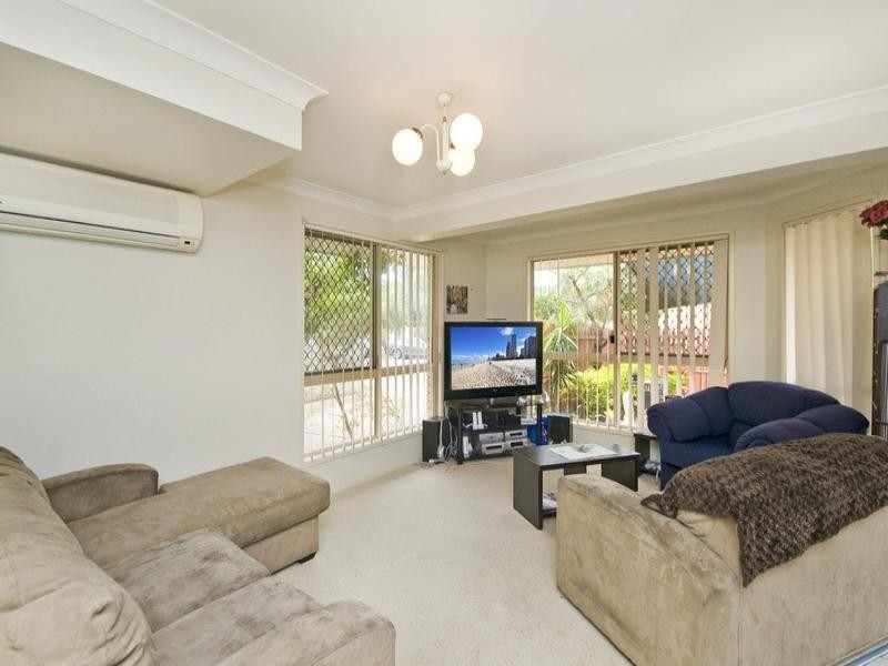2/51 Tallebudgera Drive, Palm Beach QLD 4221