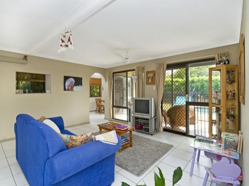 4 Ebony Place, Palm Beach QLD 4221