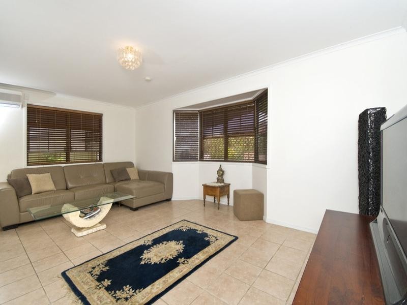 17 Fatsia Court, Elanora QLD 4221