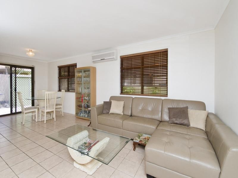 17 Fatsia Court, Elanora QLD 4221