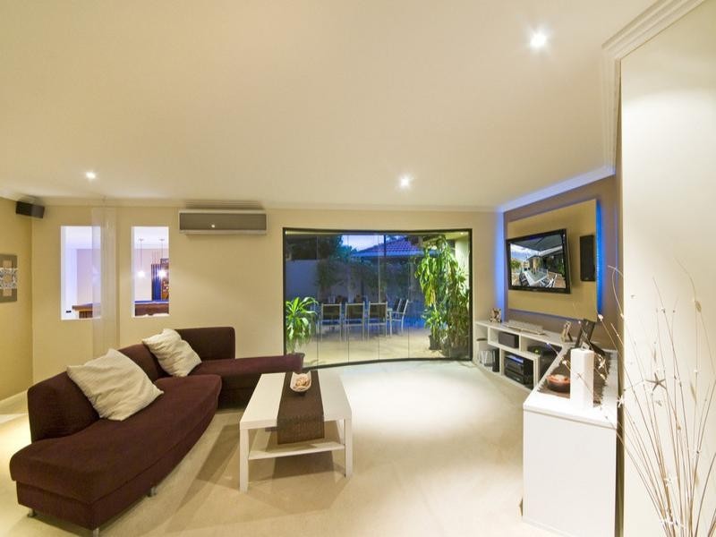 10 Northlakes Drive, Elanora QLD 4221