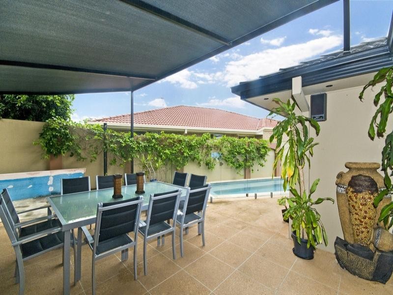 10 Northlakes Drive, Elanora QLD 4221