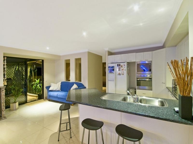 10 Northlakes Drive, Elanora QLD 4221