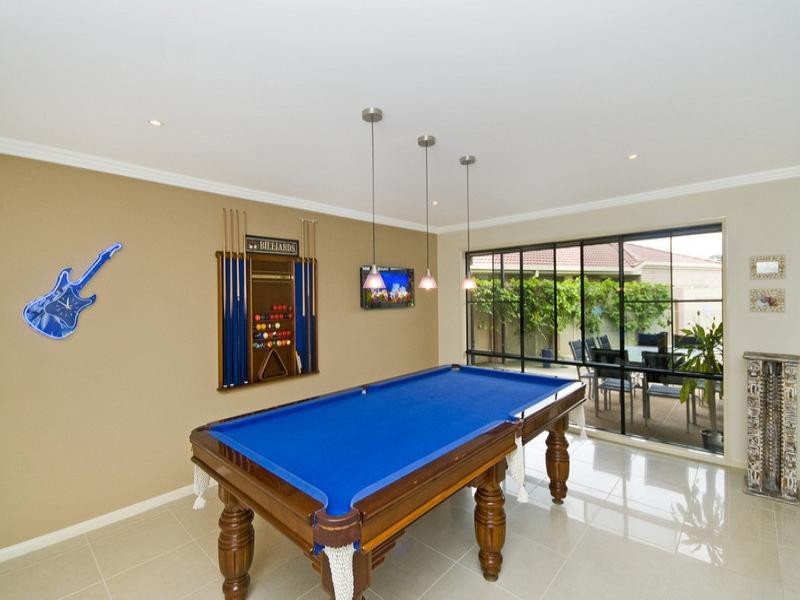 10 Northlakes Drive, Elanora QLD 4221