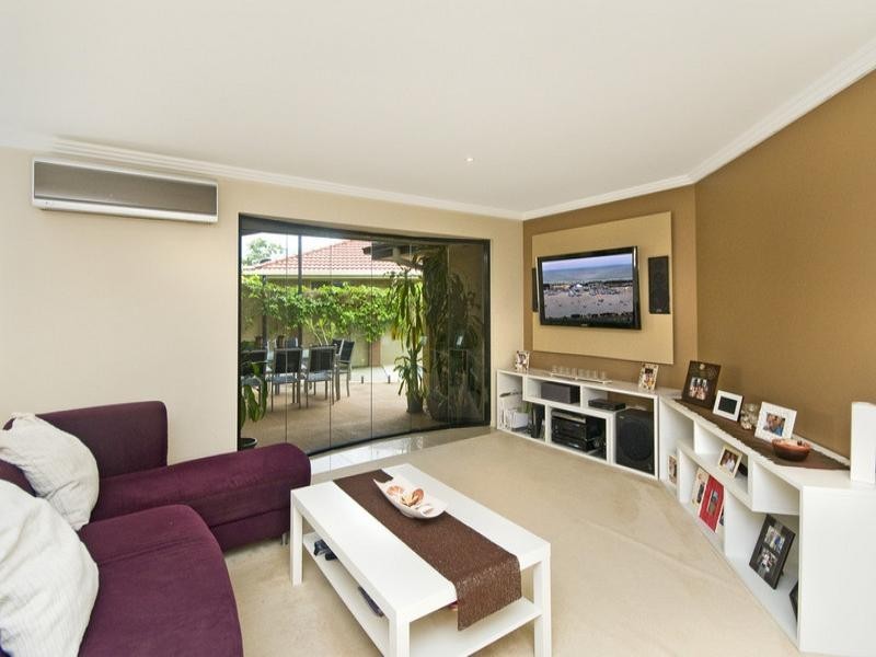 10 Northlakes Drive, Elanora QLD 4221