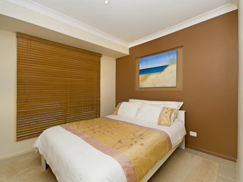 10 Northlakes Drive, Elanora QLD 4221