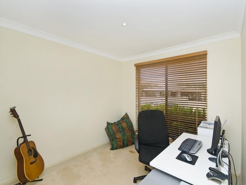 10 Northlakes Drive, Elanora QLD 4221
