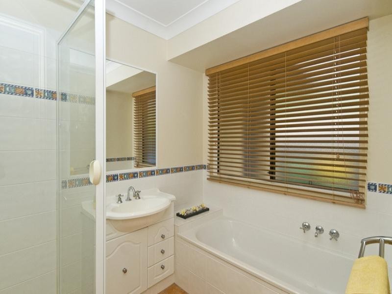 10 Northlakes Drive, Elanora QLD 4221