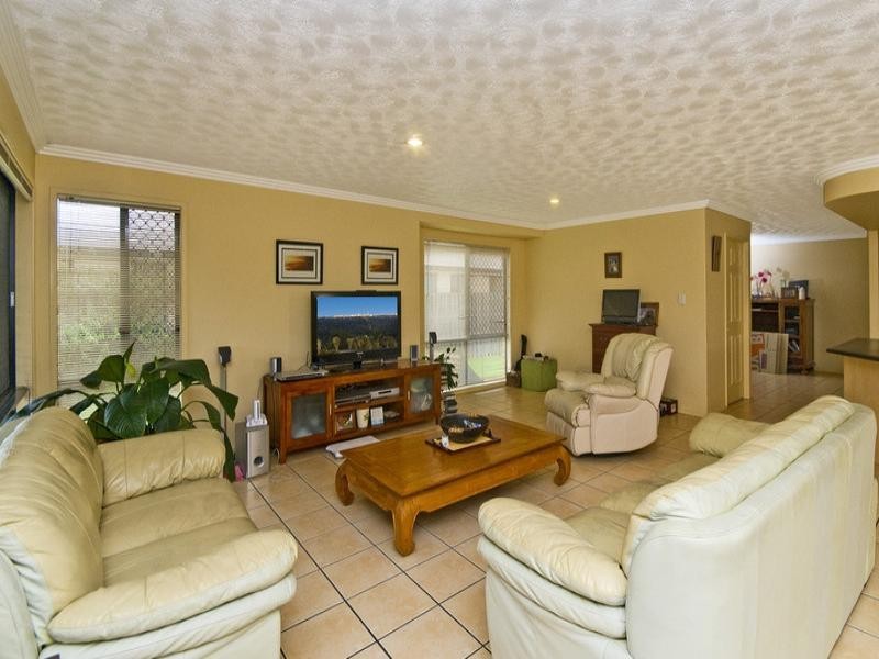 25 Northlakes Drive, Elanora QLD 4221