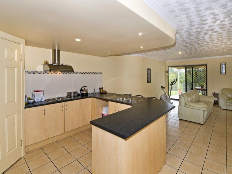 25 Northlakes Drive, Elanora QLD 4221