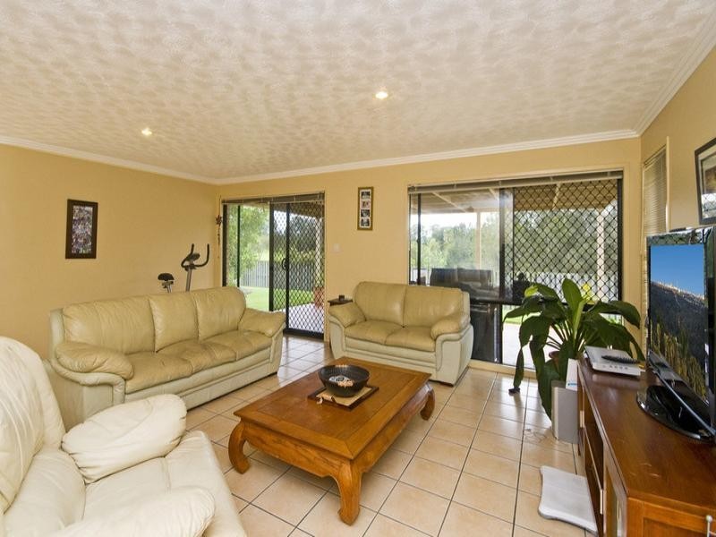 25 Northlakes Drive, Elanora QLD 4221