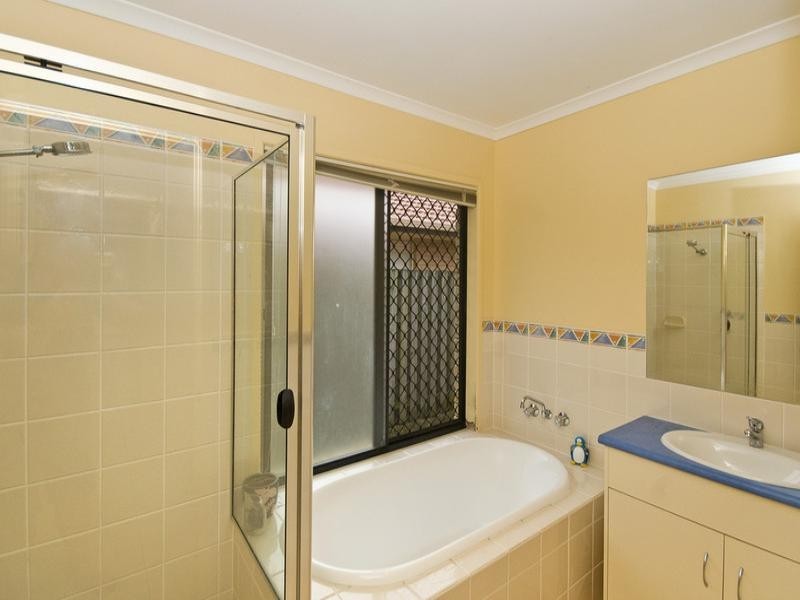 25 Northlakes Drive, Elanora QLD 4221