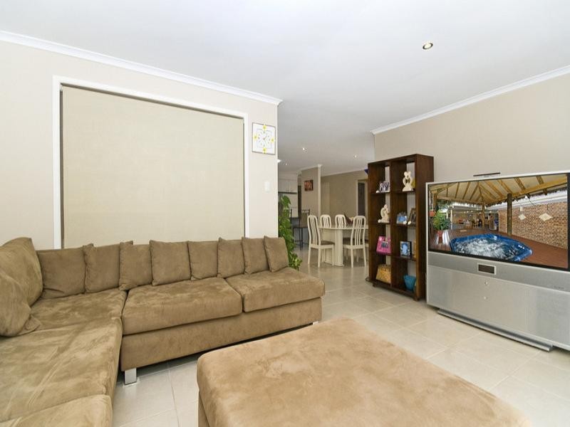 4 Avocado Street, Elanora QLD 4221