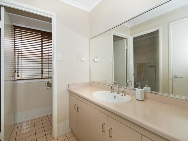 4 Avocado Street, Elanora QLD 4221